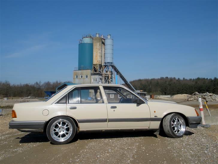 Opel rekord E2 skrotet billede 1