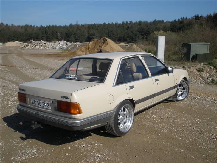 Opel rekord E2 skrotet billede 3