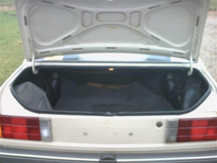 Opel rekord E2 skrotet - Her er der plads til mange ØL billede 17