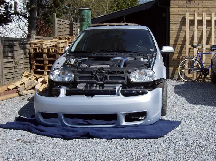 VW Golf 1,8T   Solgt - R32 front monteres billede 11