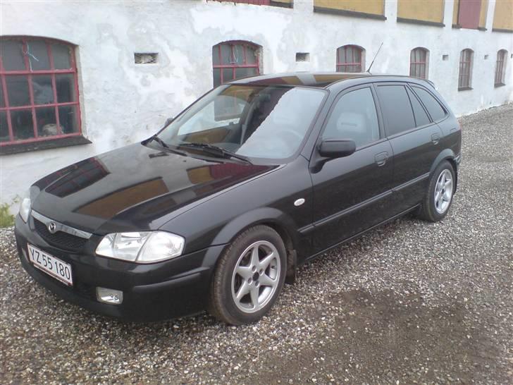 Mazda 323F -=SOLGT=- billede 1