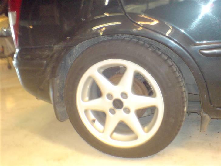 Mazda 323F -=SOLGT=- billede 4