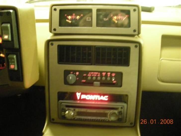 Pontiac Fiero GT !SOLGT! - Logoet tændt når lyset er tændt, og kan dæmpes sammen med lyset i de andre instrumenter billede 12