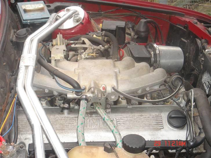 BMW 320i smadret billede 15