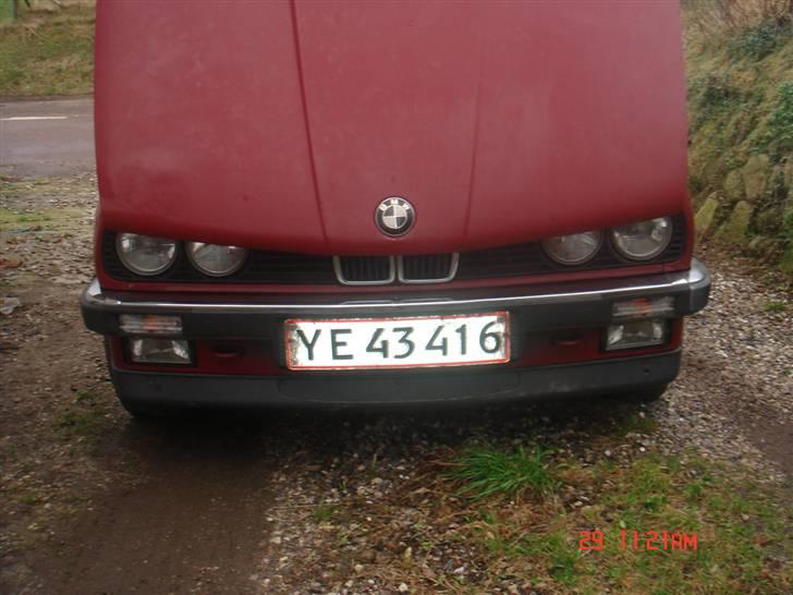 BMW 320i smadret billede 16