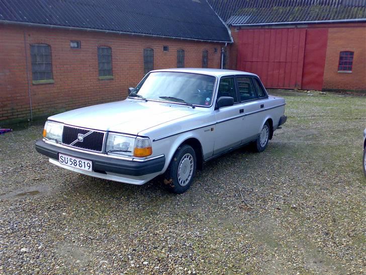 Volvo 240 GL - En skam der ikke er høj front på billede 1