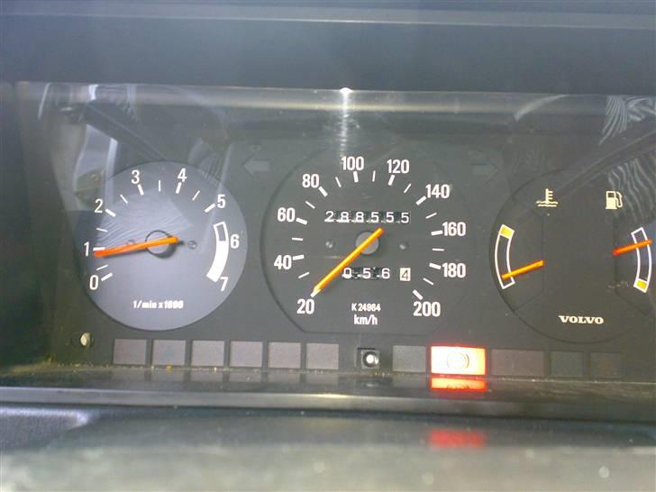 Volvo 240 GL - Der er altid fuld tank på en 2færge billede 5