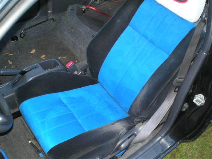 Toyota corolla - det er den blå farve som på billede 2  billede 1