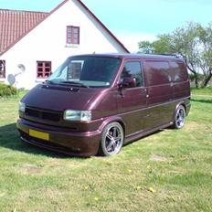 VW Transporter 2,5 TDI Solgt