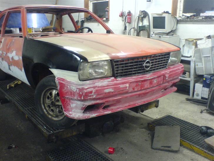 Opel Ascona B - fronten samlet inden lakering, lige have rettet nogle småting.. billede 9