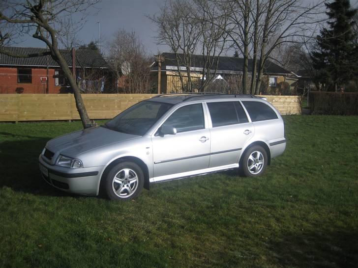 Skoda Octavia Ambiente (combi) billede 3