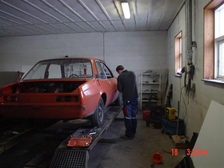 Opel Ascona B - ved at blive skilt ad da projektet gik i gang. billede 11