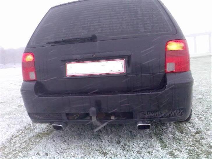 VW Passat 1,8 20V FULD LÆDER - pænt udst, grimt træk :S men er nu godt at have billede 4