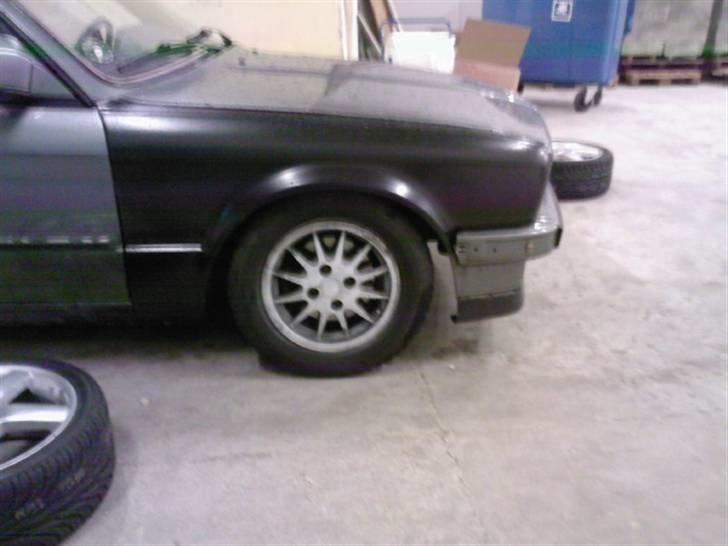 BMW projekt e30 335 SOLGT - de gamle fælg der sad på og de nye skærme  billede 2