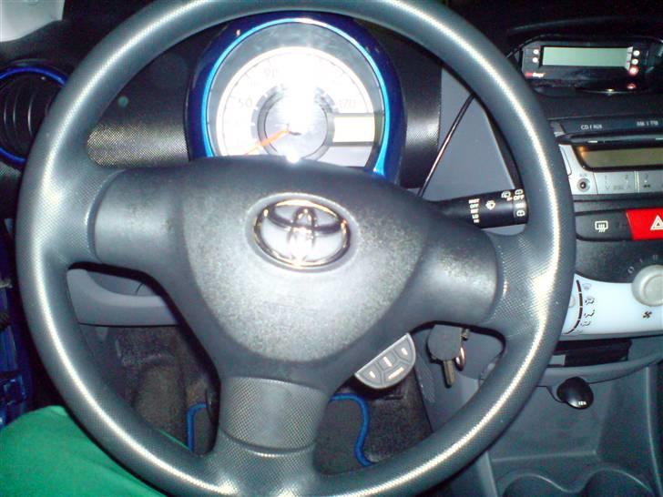 Toyota Aygo+ Blue ***SOLGT*** - Rat med lille fjernbetjening til bilens fartpilot som jo er et must billede 13