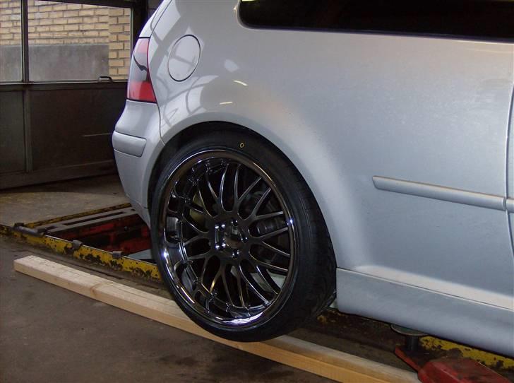 VW Golf 1,8T   Solgt - Nye 19" bamser til sommer billede 12