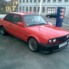 BMW E30 320i *Solgt*
