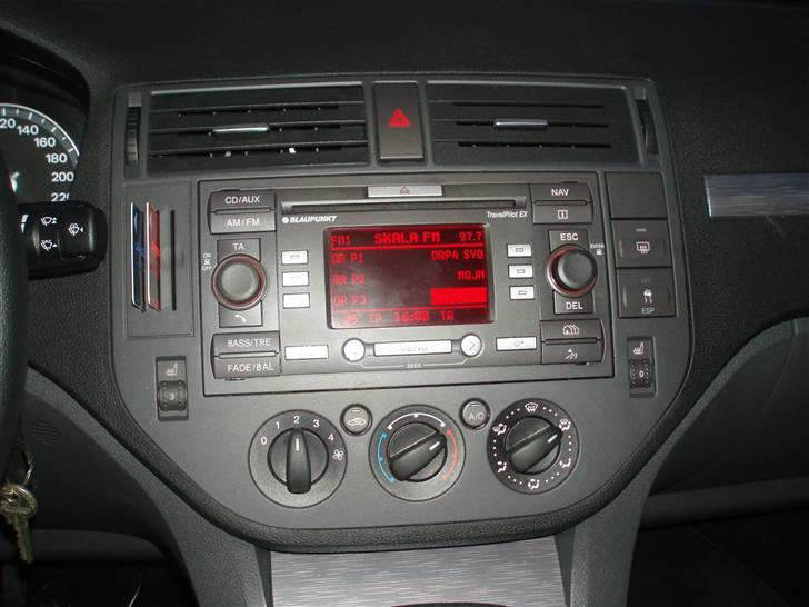 Ford C-MAX  - org. ford travelpilot EX - rigtig lækker radio med navi og alt billede 2