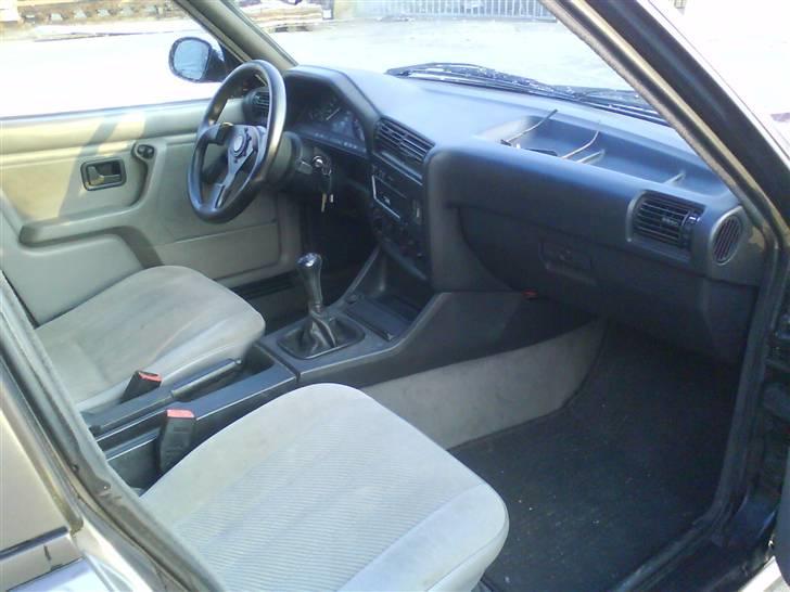 BMW 320i Touring E30 *SOLGT* - Mmmm, fin lille motor... ;) billede 10