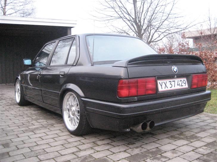 BMW 325i M-tech 2 M50 24V - Her mangler der bar spacer på 20 mm bag, og selvf. skal skærmkanterne laves, så de kan være der... billede 18