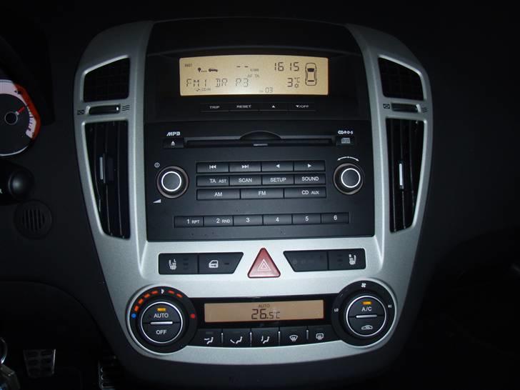 Kia pro-cee'd Sport - Klima forneden og tripcomputer i displayet for oven billede 5