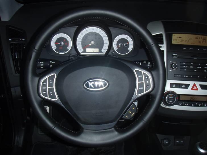 Kia pro-cee'd Sport - Urværket og Læderrat med radiobetjening og fartpilot billede 10
