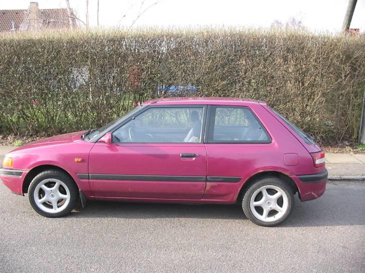 Mazda 323 Solgt! billede 5
