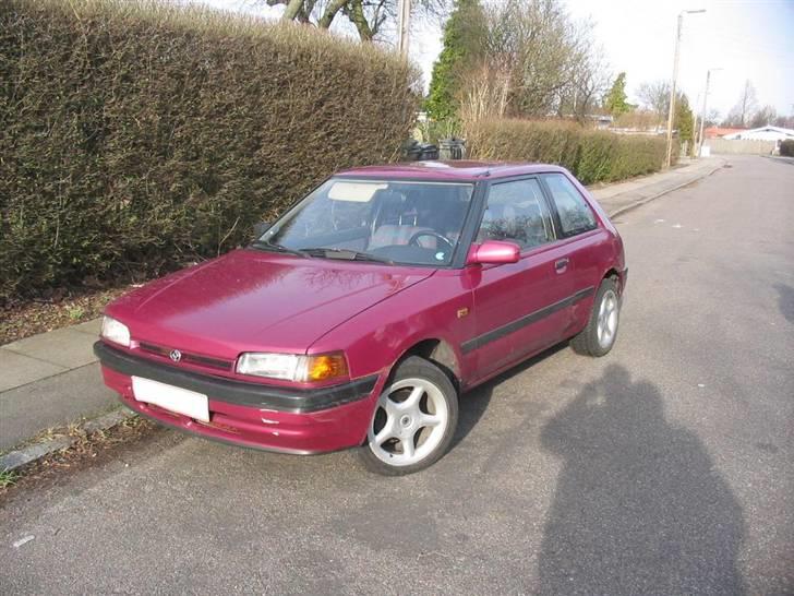Mazda 323 Solgt! billede 6