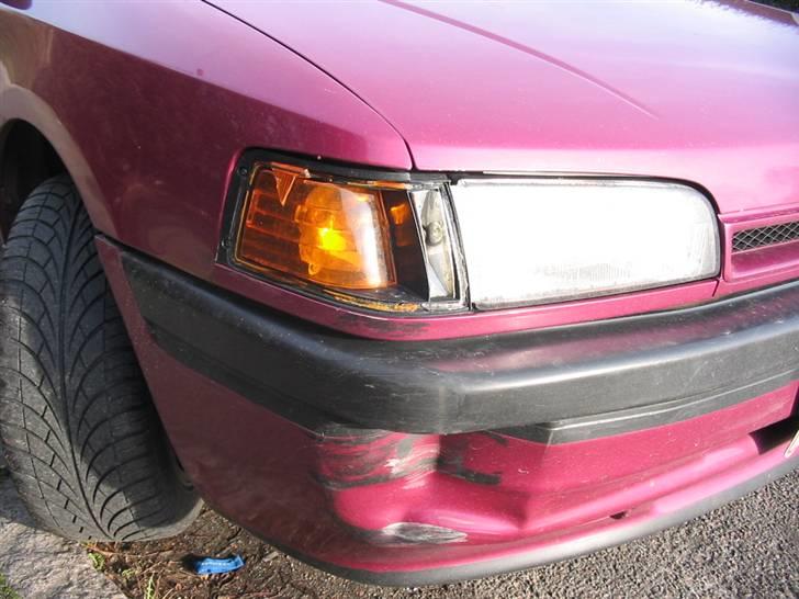 Mazda 323 Solgt! - Tak for bulen famse :D billede 8