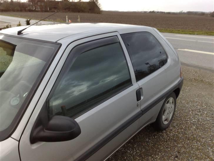 Citroën Saxo *SOLGT* - Bagruden, sideruderne og forruden er blevet tonede billede 7