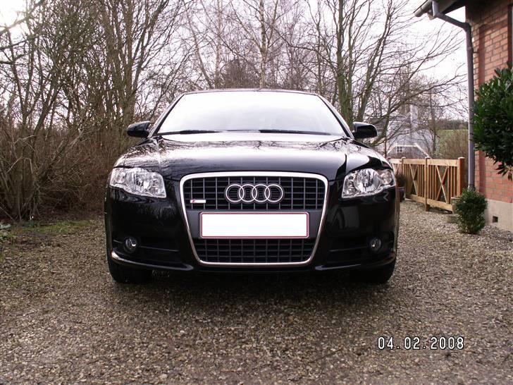 Audi A4 2,0 TDI S-Line billede 1