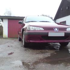 Peugeot 406 1.8i - Totalskadet