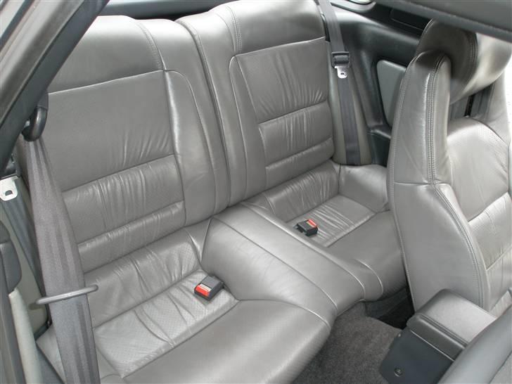 Toyota Supra 3,0i Turbo Targa - Sæderne bag har vist aldrig været brugt billede 5