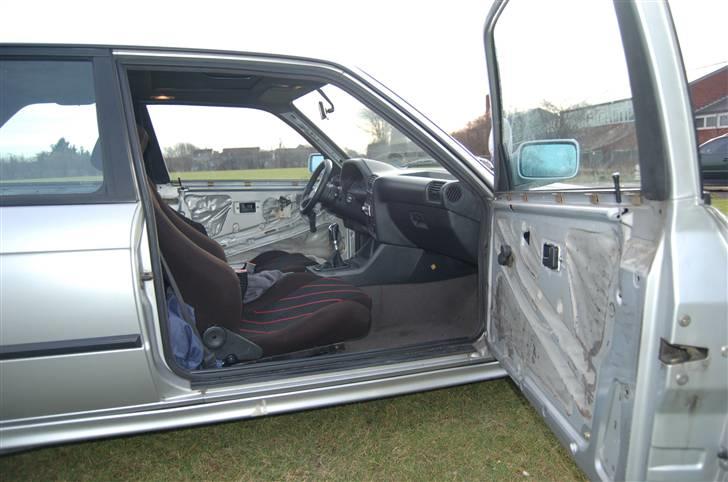 BMW 325i (Baneracer)(SOLGT) - to forstole skal skiften billede 5