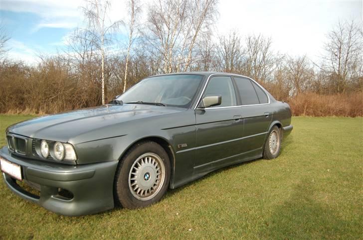 BMW 520i (Solgt) - udspartlet side lister og indspartlet side skørter billede 3