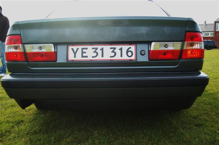 BMW 520i (Solgt) - klar glas baglygter og udspartlet emblem billede 8