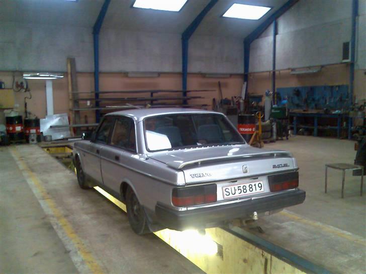 Volvo 240 GL - Den er god nok, kosten står helt af sig selv. Det er når man keder sig på teknisk skole!! billede 13