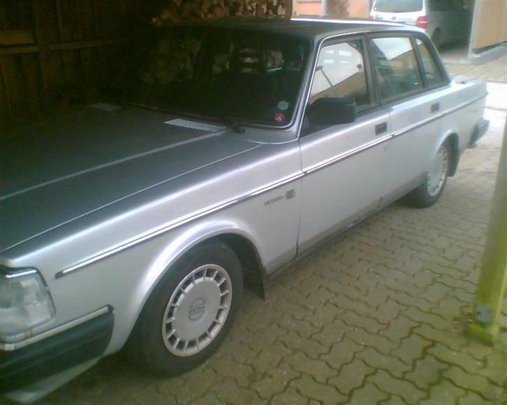 Volvo 240 GL - Klart blink på skærmen, og bilen er sænket 40-40MM. billede 15