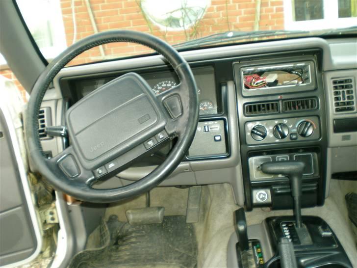 Jeep laredo solgt billede 6