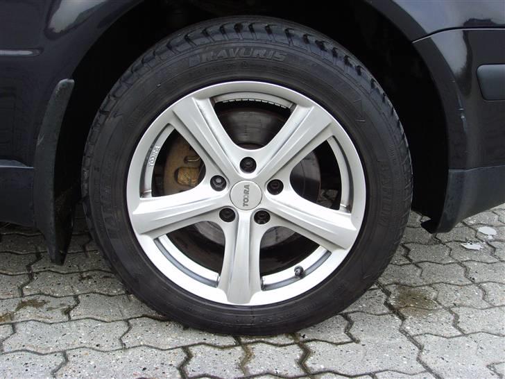 VW Passat st. car - 16 " fælge mærke ukendt men passer godt til bilen billede 4