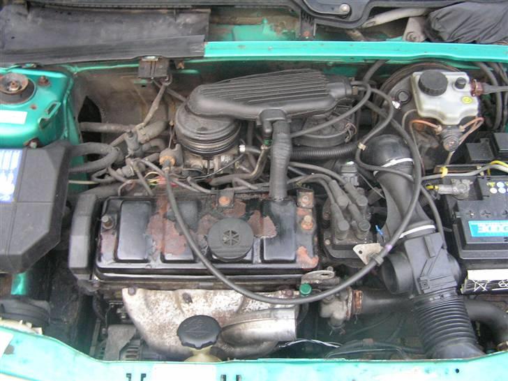 Peugeot 106 solgt - før motorvask billede 14