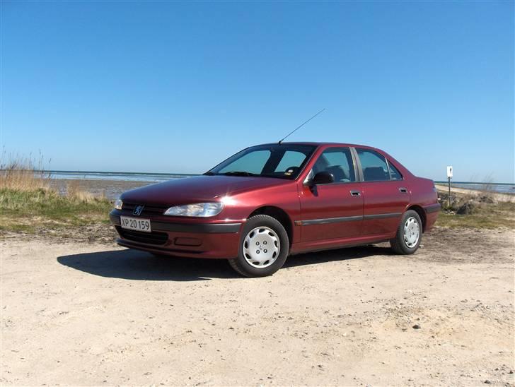 Peugeot 406 1.8i - Totalskadet billede 1