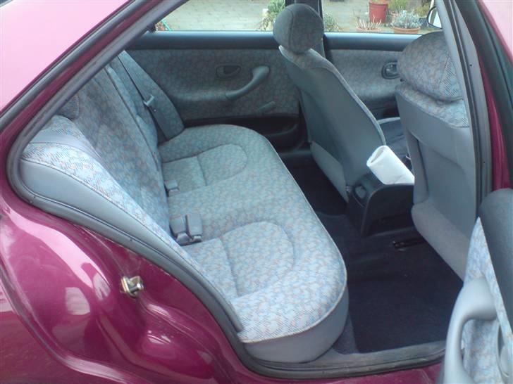 Peugeot 406 1.8i - Totalskadet - Masser af plads på bagsædet. billede 13