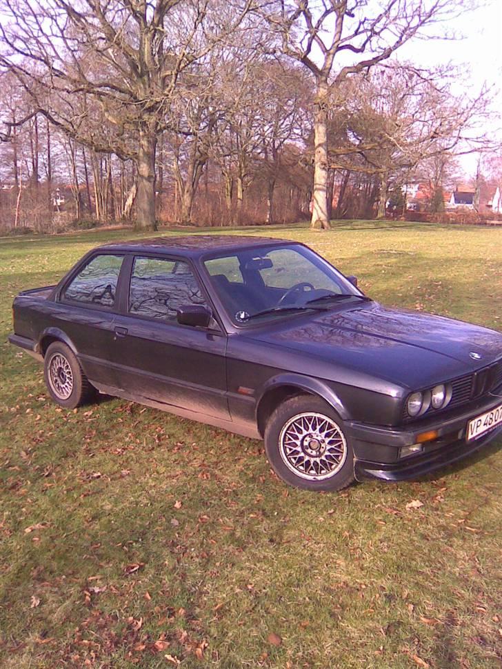 BMW 320 i e30 SOLGT - hun er lidt snavset .. billede 4