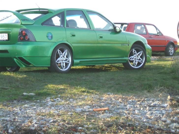 Opel Vectra B...solgt..!! - Vectraen, og min gamle golf :) som jeg har solgt til min kompan Robert H billede 11