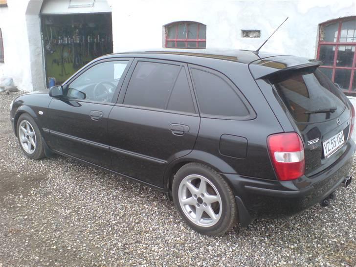 Mazda 323F -=SOLGT=- billede 6