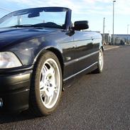 BMW 320i Cabriolet *Solgt*