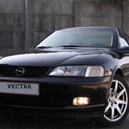Opel Vectra B 2.0i 16V CD