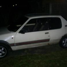Peugeot 205 1,6 gti