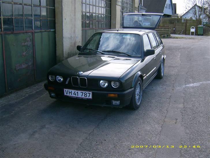 BMW 320i turing billede 1